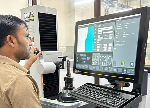 CNC 6 AXES TOOL GRINDING MACHINES